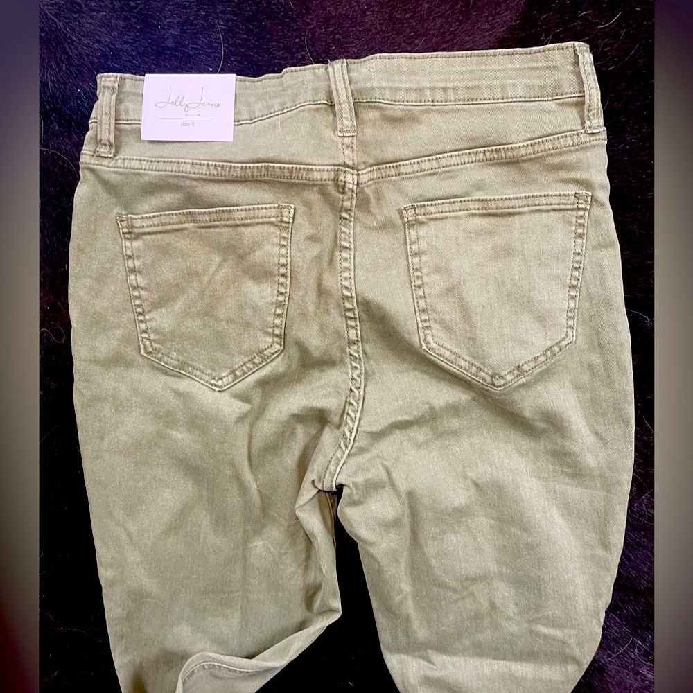 Jeans by Jelly. Size 9 with cuts on knees. NWT - Picture 5 of 6